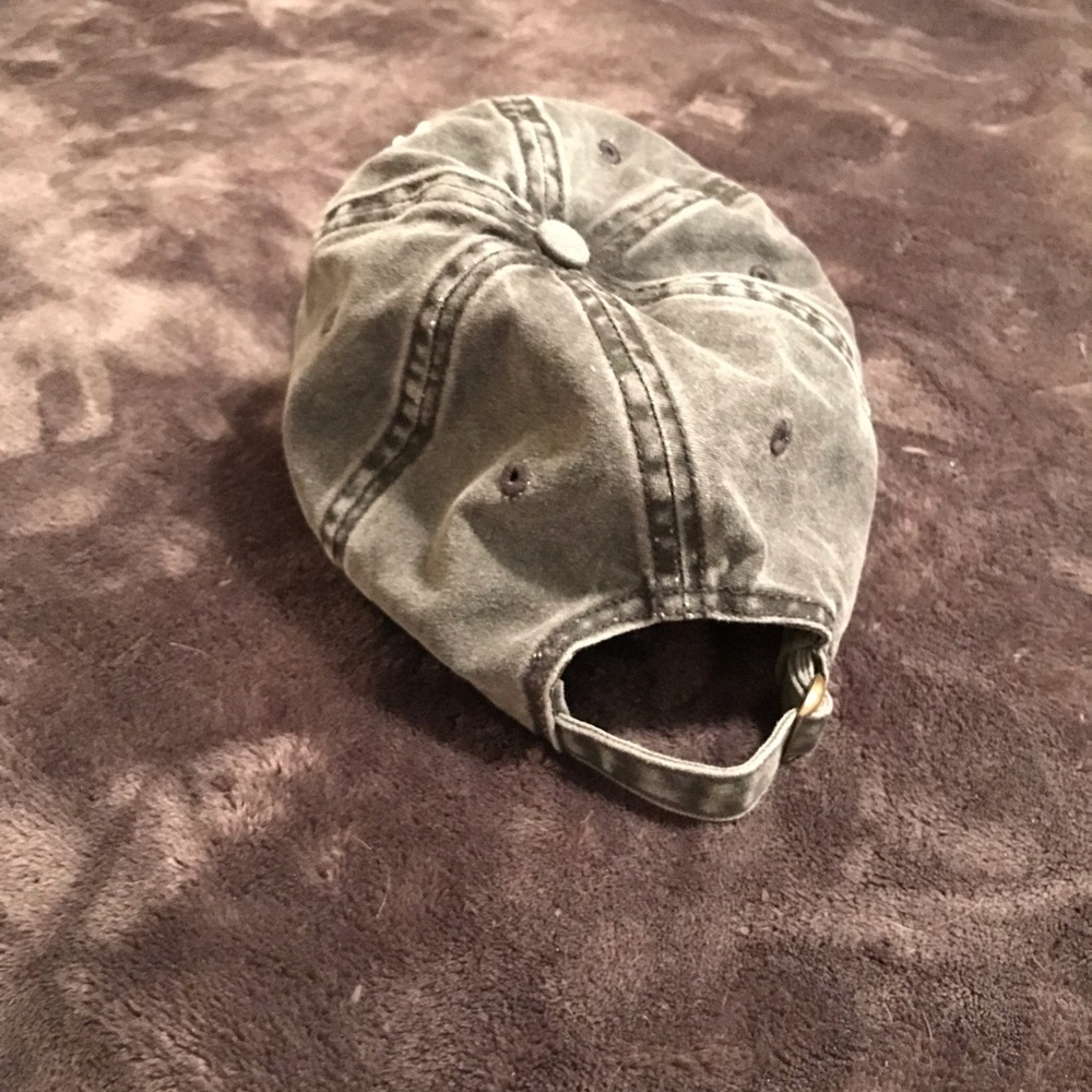 Grey baseball cap - Picture 2 of 3